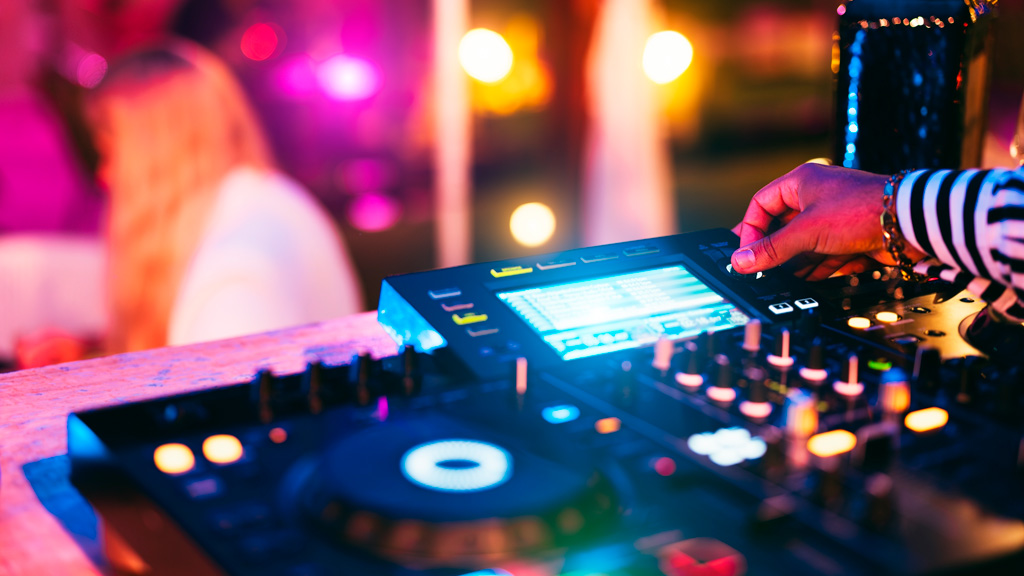 Mix & Beats: Tu plan favorito de viernes por la noche en Nuevo Nayarit