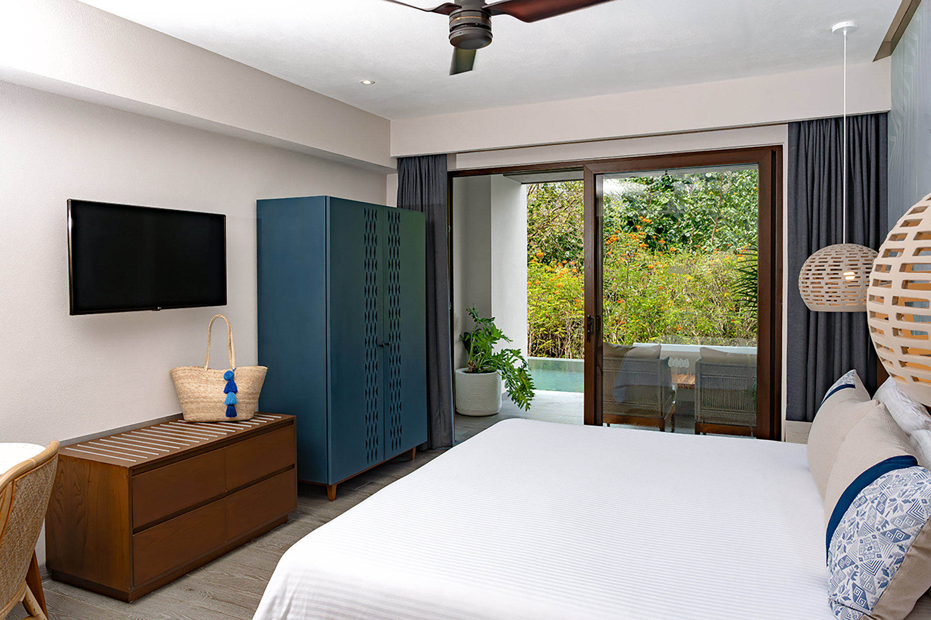 Allure Room Swim-Up - Jungle View