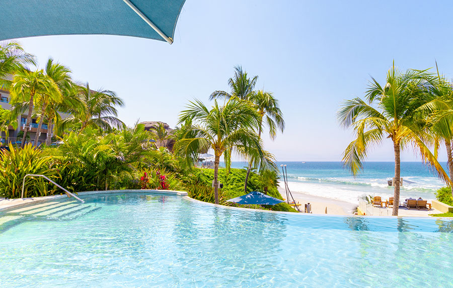vacaciones-de-bienestar-en-mexico-armony-resort-alberca.jpg