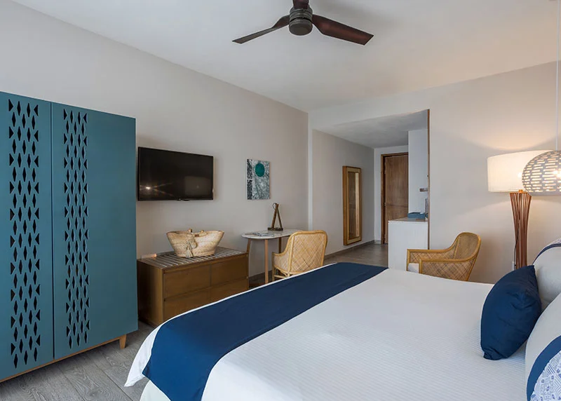 Lush Room Pool Walkout